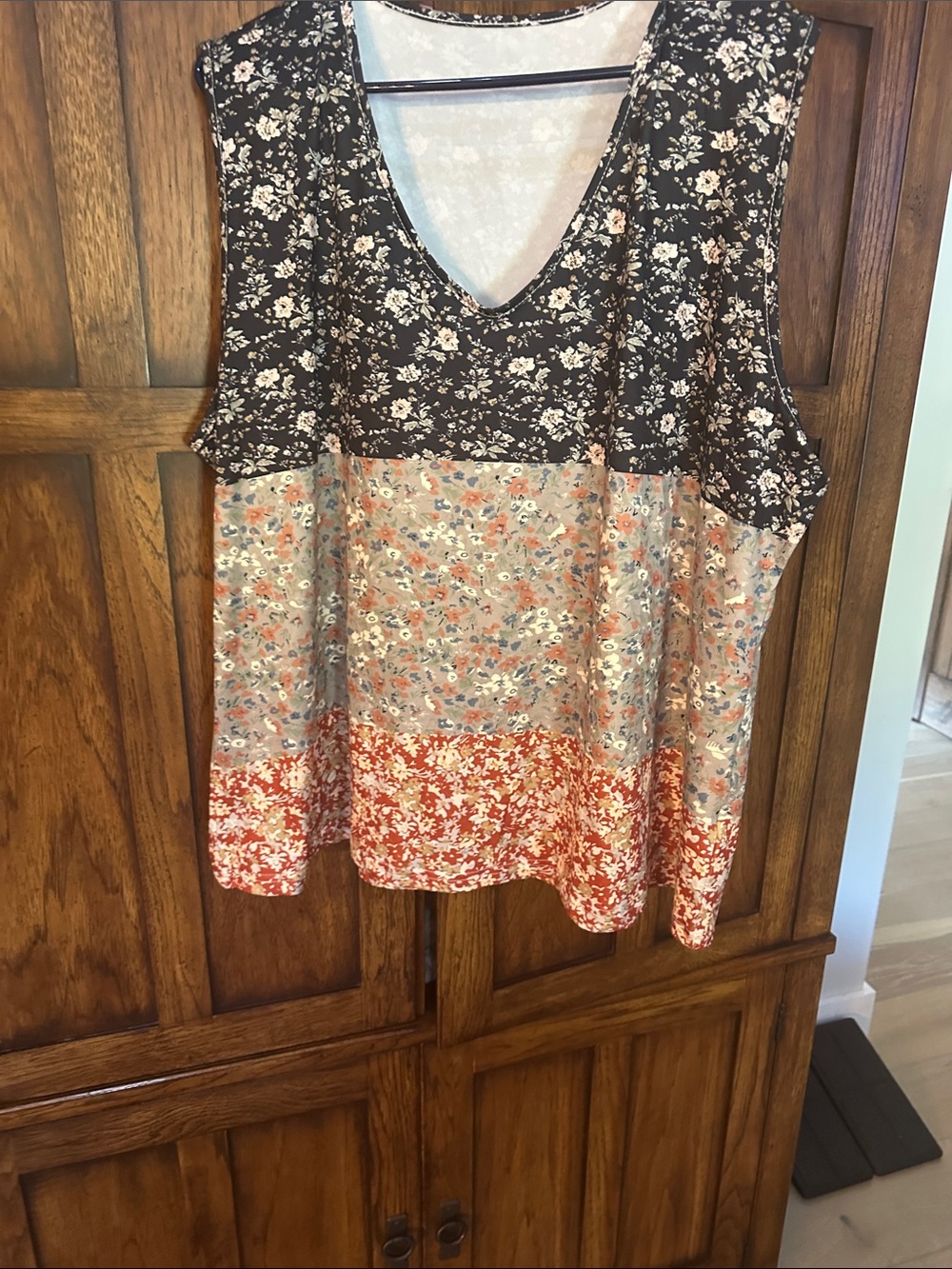 Floral Colorblock V-Neck Sleeveless Top - Multi